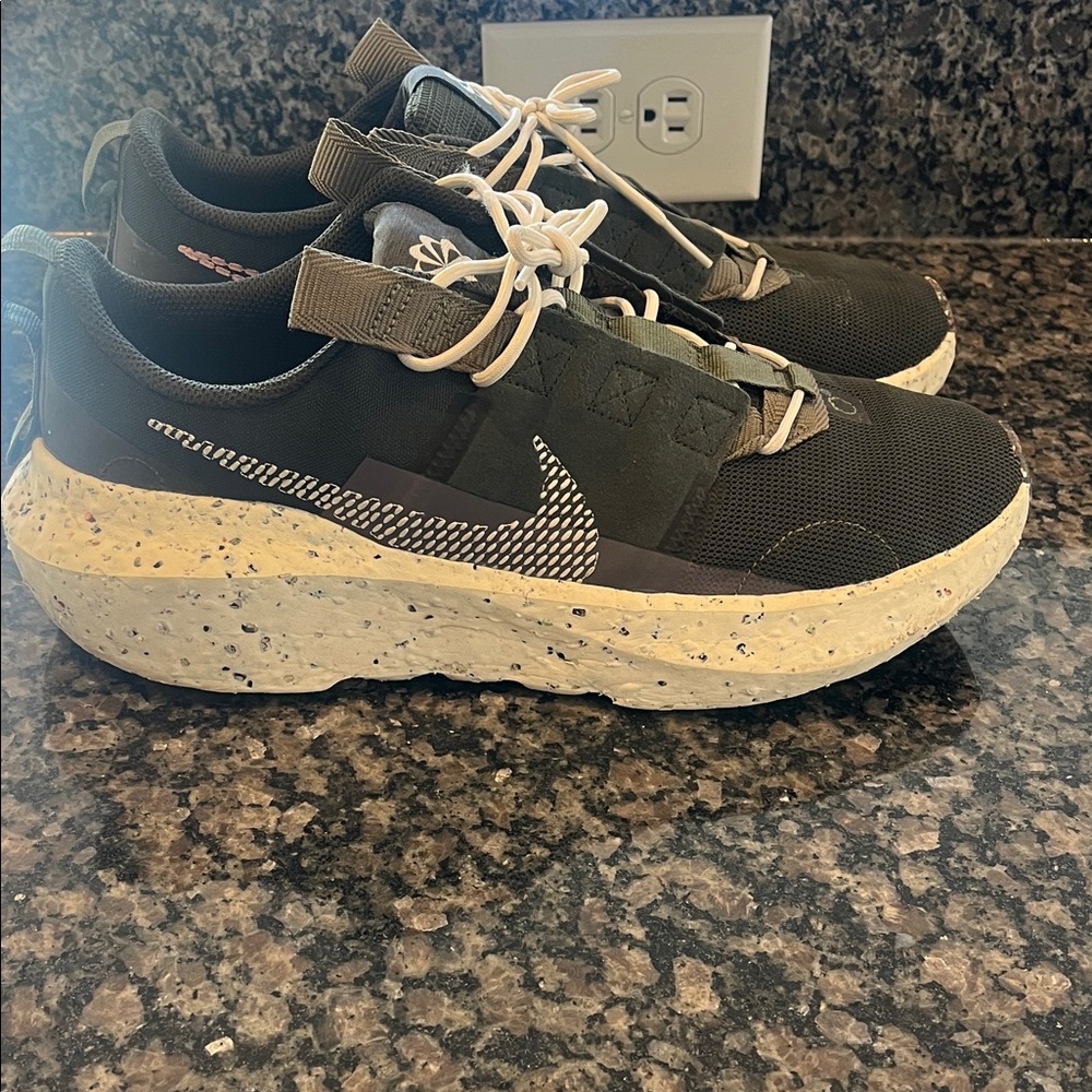 Nike Men's Crater Impact Hunter Green and White Sneakers